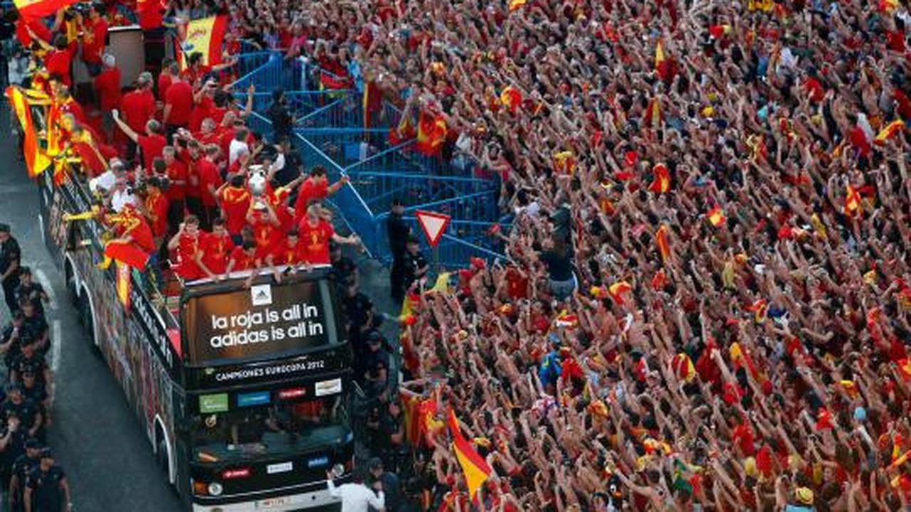 Ribuan warga Spanyol di Madrid sambut trofi Euro 2012