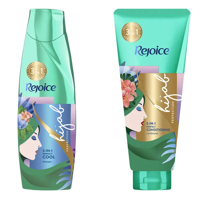 Ide Gaya Hijab Persegi Manis ala Ria Miranda