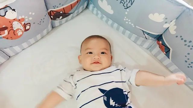6 Potret Zayn Daulay Keponakan Syakir Daulay, Lucu dan Menggemaskan