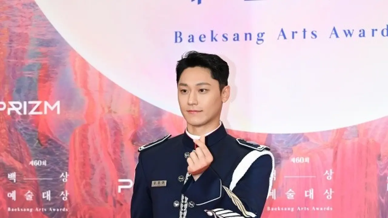 Lee Do Hyun (Dispatch)