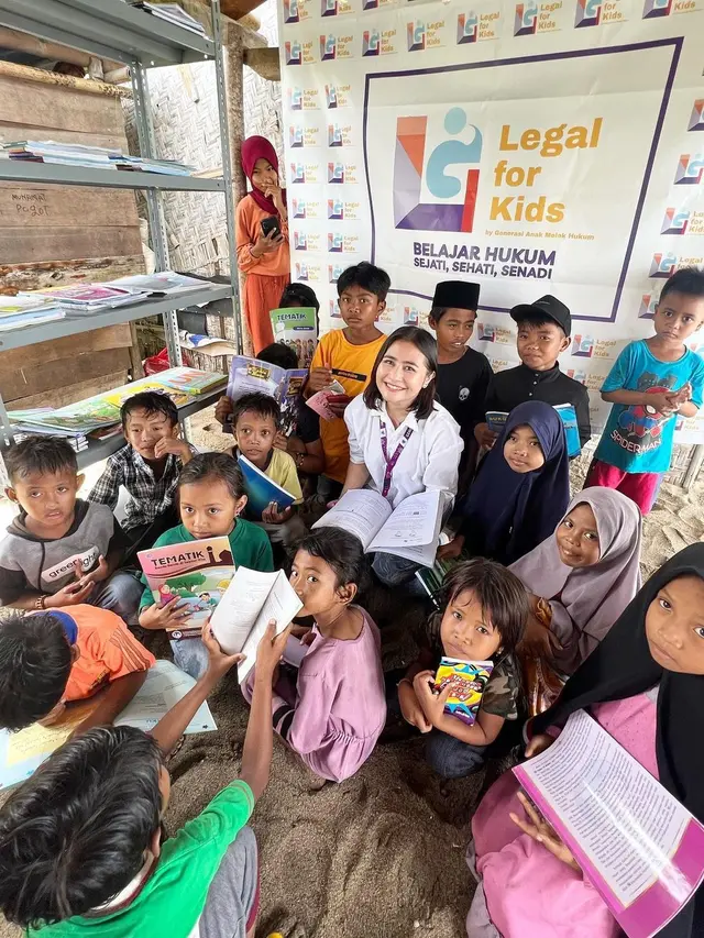 7 Momen Prilly Latuconsina Bikin Gerakan Bersihkan Pantai Ini Tuai Pujian