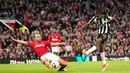 Laga kedua tim berlangsung ketat dan saling berbalas gol. (AP Photo/Dave Thompson)