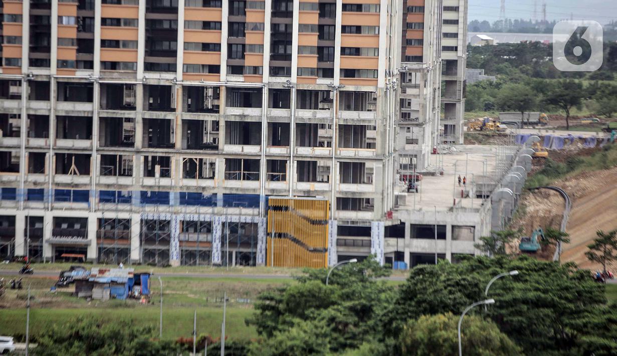 Kondisi pembangunan proyek Meikarta di Cikarang, Kabupaten Bekasi, Jawa Barat, Selasa (14/3/2023). Wakil Ketua DPR RI Sufmi Dasco Ahmad memimpin rombongan belasan anggota DPR RI meninjau langsung lokasi pembangunan proyek Meikarta untuk mengetahui kondisi bangunan apartemen yang mangkrak sehingga membuat banyak konsumen merasa dibohongi serta dirugikan. (Liputan6.com/Faizal Fanani)