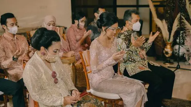 7 Momen Lamaran Adipati Dolken dan Canti Tachril, Hanya Dihadiri Keluarga
