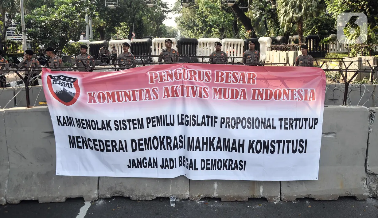 Hanya Fraksi PDIP yang tidak ikut serta karena mereka menginginkan sistem proporsional tertutup yang akan diterapkan dalam Pemilu di Indonesia. (merdeka.com/Iqbal S. Nugroho)