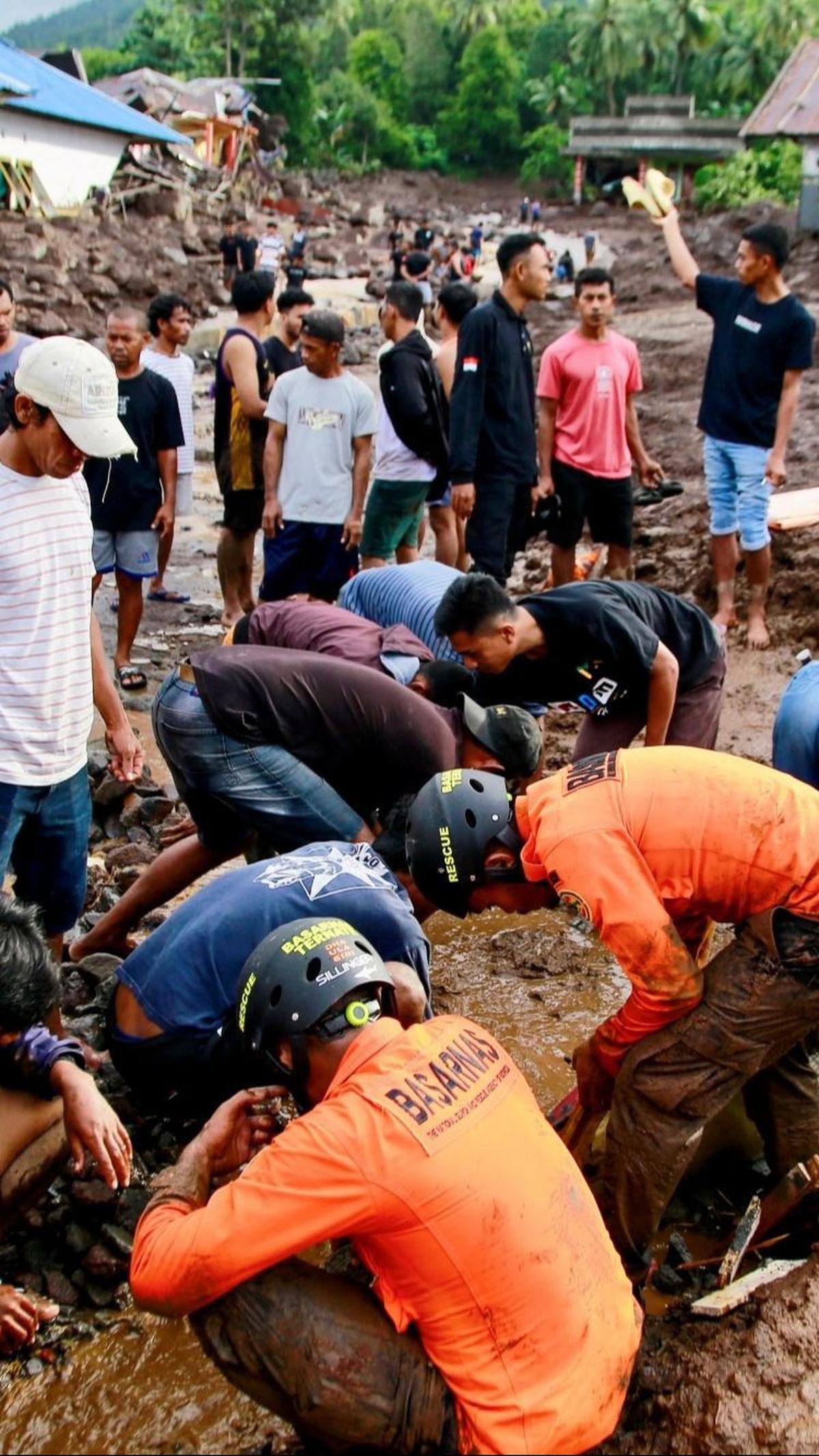 Bencana tersebut menerjang Kelurahan Rua pada Minggu (25/8/2024) pukul 04.00 WIT.&nbsp;Foto: AZZAM RISQULLAH / AFP