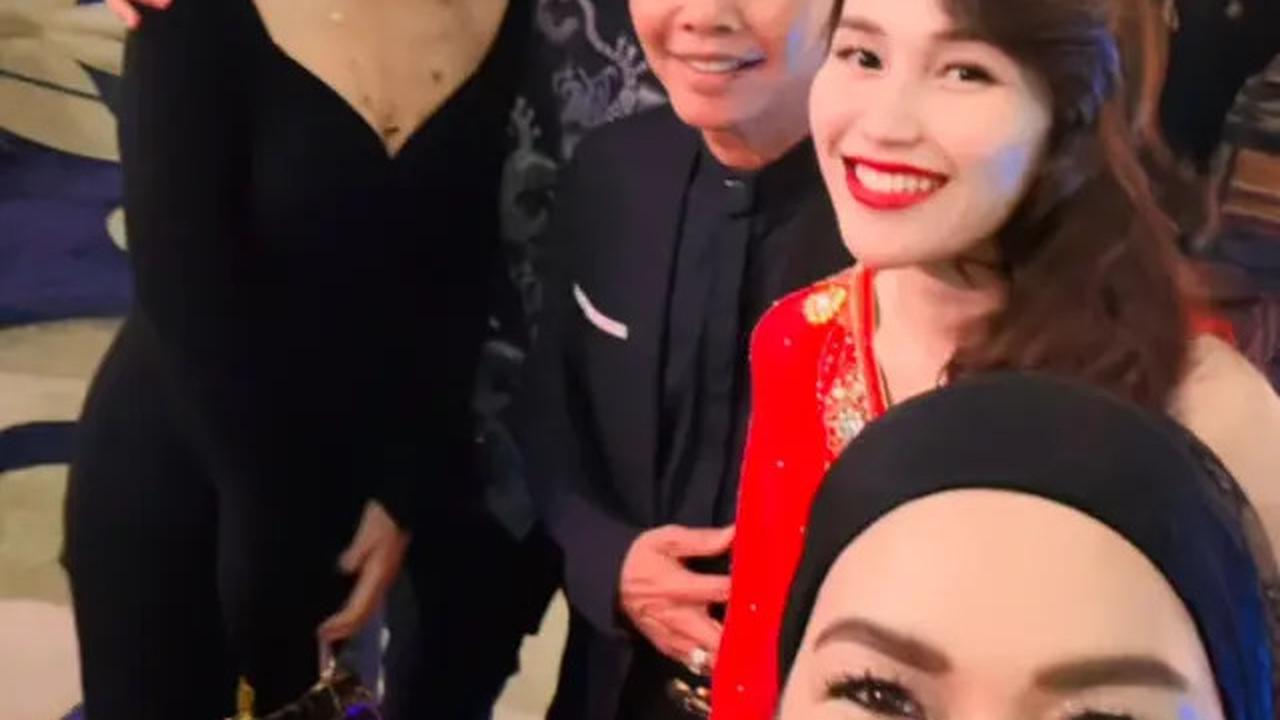 Penampilan Cantik Ayu Ting Ting