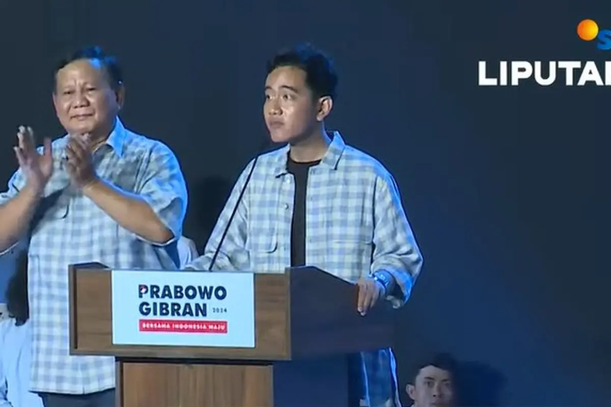Capres dan Cawapres nomor urut 02 Prabowo Subianto-Gibran Rakabuming Raka saat pidato dan deklarasi kemenangan hasil sementara quick count Pemilu 2024 di Istora Senayan, Rabu (14/2/2024).