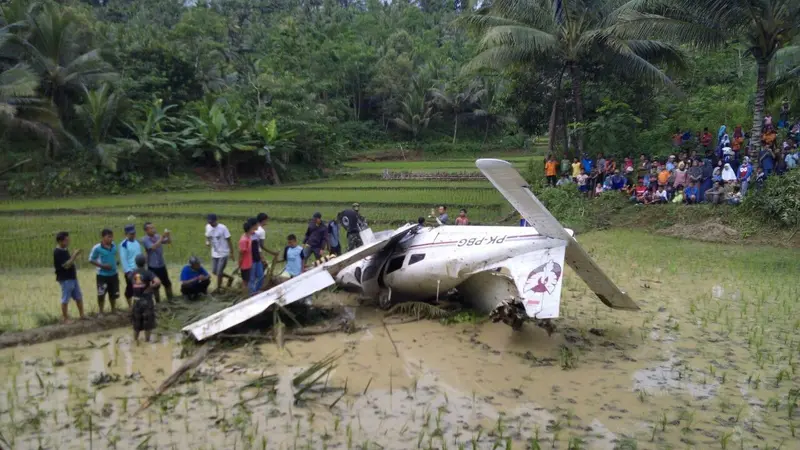 20160819-pesawat latih-jakarta-mendarat darurat tasik