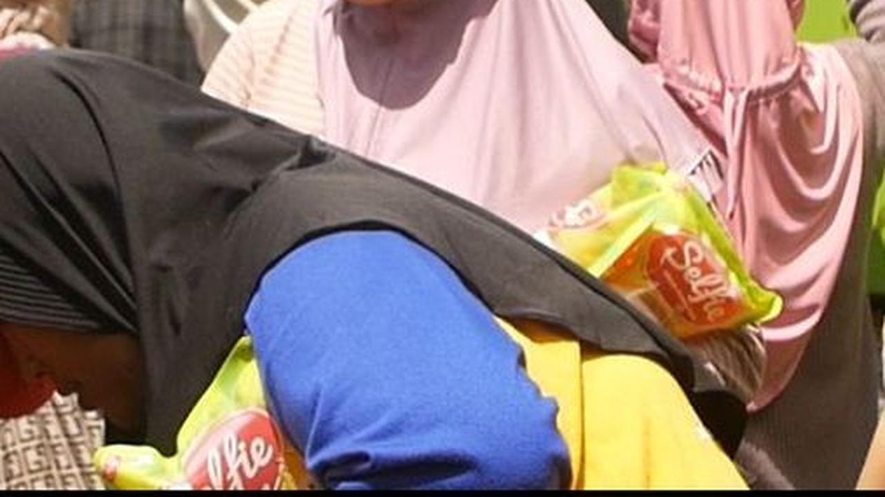 Demi Beras Murah, Warga Lumajang Rela Berdesakan dan Antre Berjam-jam