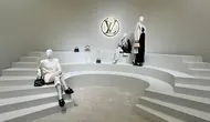 Louis Vuitton hadirkan Women’s 2026 Collection Resee, berlokasi di Sentral Senayan dan dikemas dengan begitu apik. Hal pertama yang memikat mata adalah ruangan khusus untuk koleksi dengan material spesial. Mulai dari exotic leather hingga fur. / Foto: Fimela.com.
