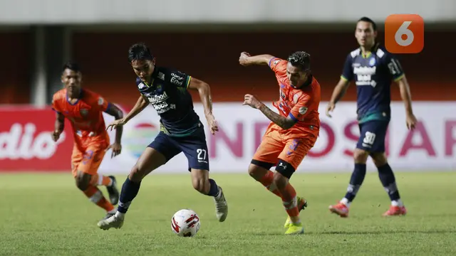 FOTO: Unggul 1-0 atas Persiraja di Babak Pertama, Persib Incar Juara Grup D - Zalnando; Silvio Escobar