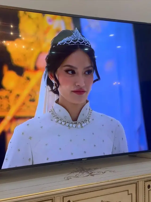 6 Pesona Anggun Tengku Natasya Adnan Anak Artis Senior Enny Beatrice Resmi Dinikahi Pangeran Malaysia, Pakai Gaun Hian Tjen