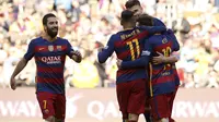 Messi mendapatkan ucapan selamat dari rekan-rekannya (reuters)