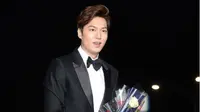 Lee Min Ho sukses membawa pulang penghargaan bergengsi berkat debutnya di dunia perfilman, Gangnam Blues.