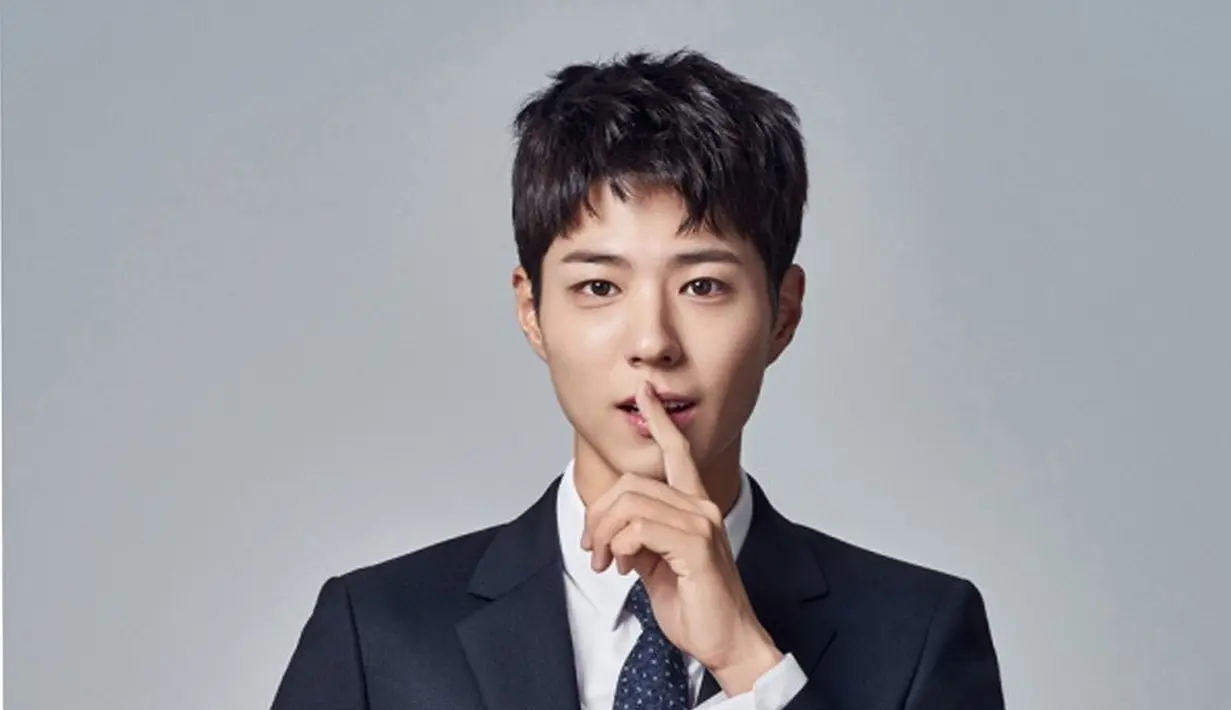 Aktor Korea yang terkenal dengan ketampanan dan kesantunannya, kini hadir menceritakan pengalamannya saat menjadi MC di sebuah acara musik KBS yang bertajuk ‘Music Bank’. (Instagram/parkbOgum)