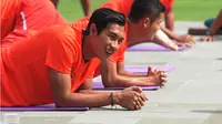 Hansamu Yama dan timnya Barito Putera menjalani latihan persiapan jelang Liga 1 2018 di Batu. (Bola.com/Iwan Setiawan)