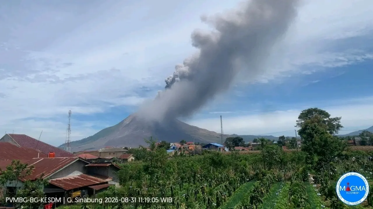 Gunung Sinabung erupsi