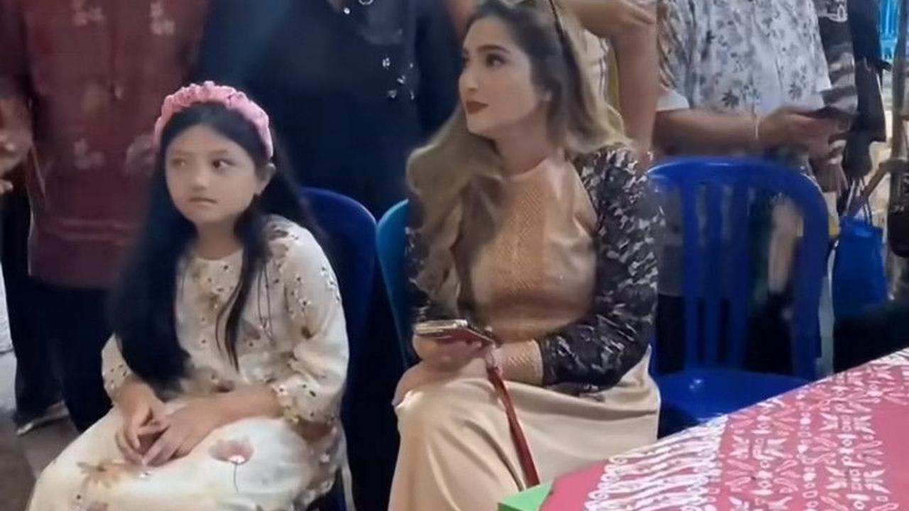 Asyanty dan Keluarga Hadir Langsung