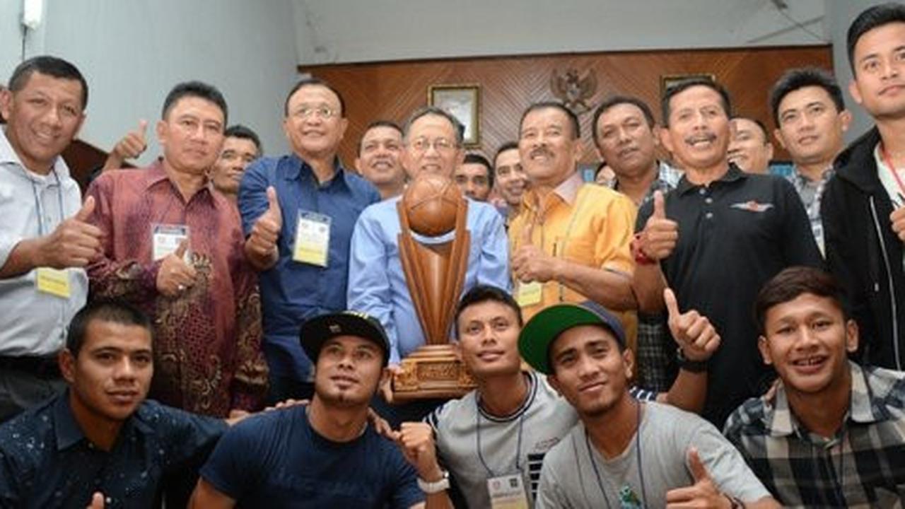 Persib kunjungi bekas Wali Kota Bandung Dada Rosada di LP Sukamiskin