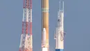 Roket "H3" generasi berikutnya Jepang, yang membawa satelit optik canggih "Daichi 3", meninggalkan landasan peluncuran di Tanegashima Space Center di Kagoshima, Jepang barat daya, Selasa (7/3/2023). Kegagalan ini mengakibatkan satelit observasi bumi canggih yang dibawa Roket H3 hilang. (Photo by JIJI Press / AFP)