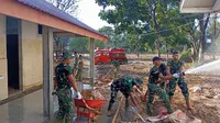 Melihat Pembersihan Lumpur dan Material Kayu oleh TNI di Sumut, Cangkul hingga Alat Berat Dikerahkan