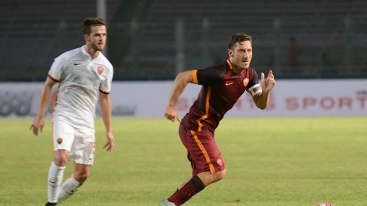 Aksi Totti dkk di laga AS Roma Indonesia Day 2015
