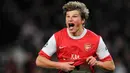 6. Andrey Arshavin - Mantan pemain Arsenal ini tidak hanya sukses sebagai pesepak bola. Kemampuan akademisnya pun tak mengecewakan, terbukti ia berhasil meraih gelar sarjana teknologi dan desain di St Petersburg State University. (AFP/Lluis Gene)