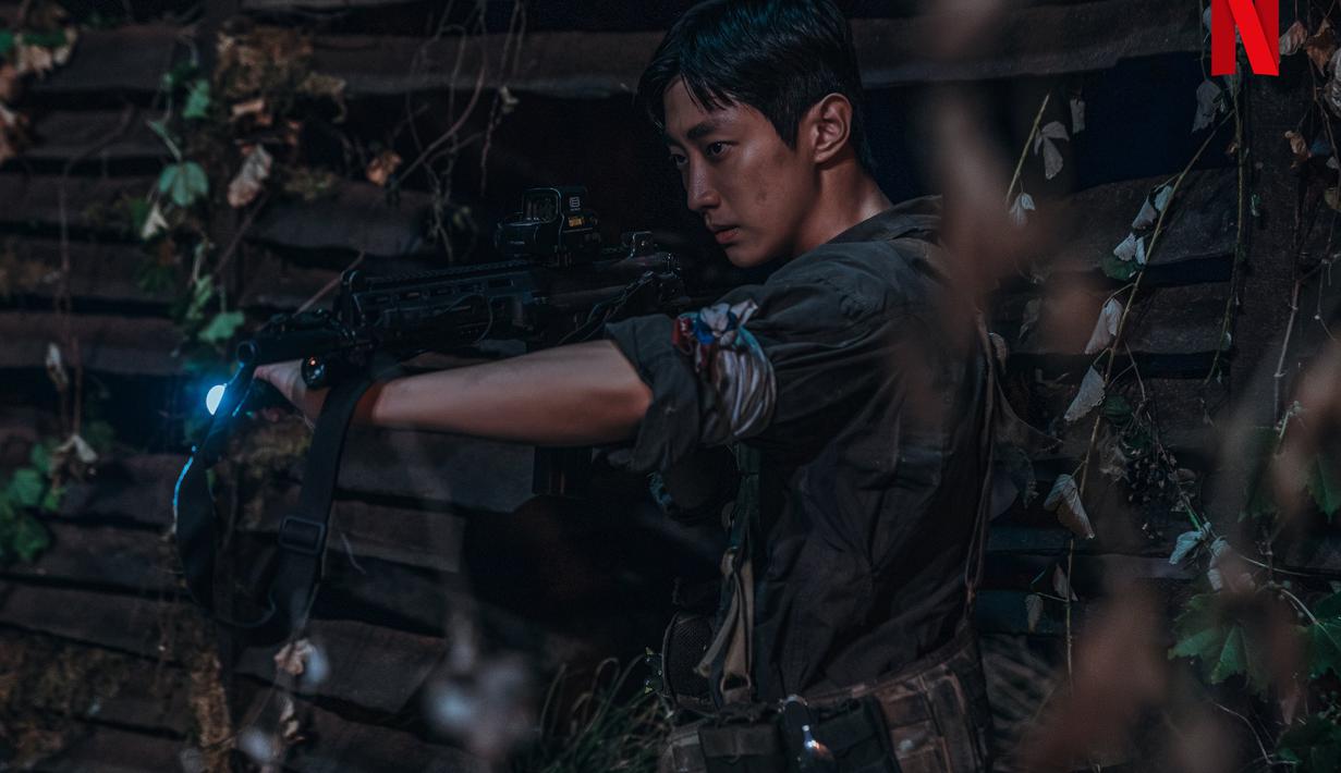 Prajurit Park Chan Young (Jung Jinyoung), seorang pria adil yang ditugaskan untuk mengangkut para penyintas.  (Foto: Netflix)