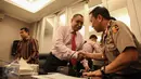 Dirtipidter Bareskrim, Brigjen Pol Yazid Fanani (tengah) seusai memberi keterangan pers di  Jakarta, Selasa (15/9/2015). Bareskrim Polri sedang membidik tiga perusahaan di Sumsel yang diduga menjadi 'dalang' pembakaran hutan. (Liputan6.com/Faizal Fanani)