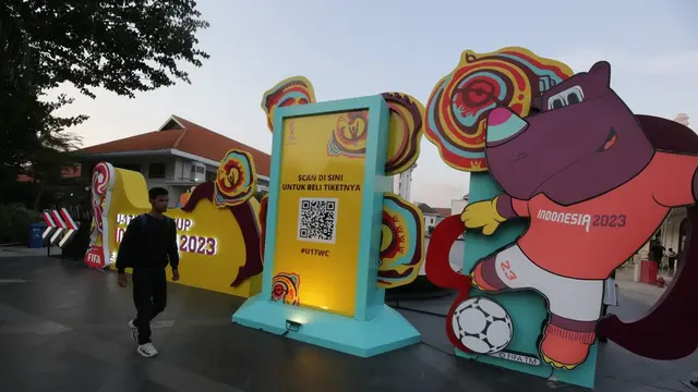 Dekorasi Piala Dunia U-17 sudah dipasang di sejumlah titik Kota Surabaya. (Istimewa)