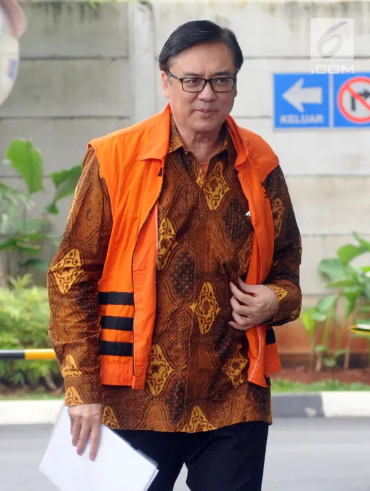 Direktur Operasional Lippo Group Billy Sindoro tiba di Gedung KPK, Jakarta, Jumat (30/11). Billy diduga menyuap Bupati Bekasi Neneng Hasanah Yasin terkait pengurusan izin proyek pembangunan Meikarta. (Merdeka.com/Dwi Narwoko)