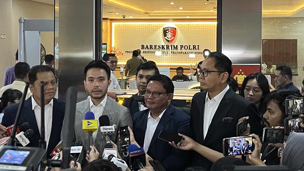 Datangi Polda Metro Bareng Ajudan Jokowi, Suami Jessica Mila Ngaku Bukan Urusan Ijazah Palsu