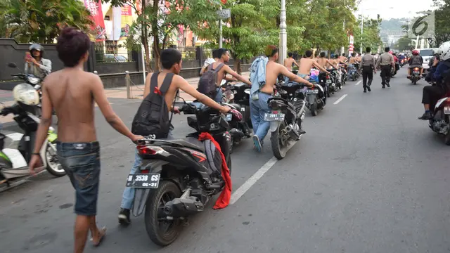 Konvoi Kelulusan, Ratusan Pelajar Semarang Dihukum Dorong Motor