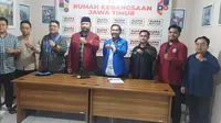 Aliansi yang tergabung Rumah Kebangsaan Jawa Timur mengecam adanya aksi mahasiswa yang membagikan selebaran tolak pelanggar HAM dan politik dinasti di 800 kampus di 35 provinsi di Indonesia, termasuk di Jawa Timur (Jatim). (Ist)