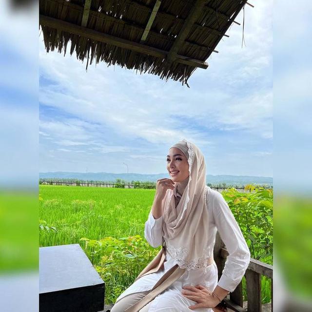 Reisa Broto Asmoro Berhijab