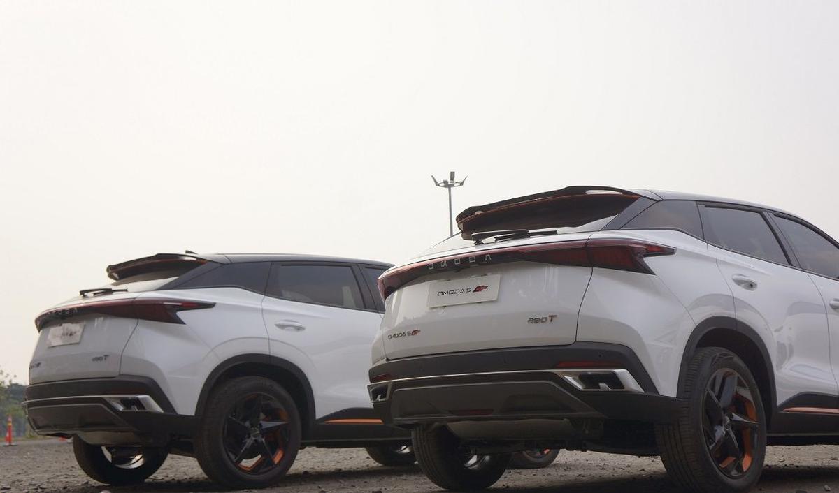 Mesin 1,6 liter TGDI Omoda 5 GT mampu menghasilkan tenaga 197 hp dan torsi 290 Nm. <br>Merdeka.com sudah menjajal langsung crossover Chery di lingkungan terbatas. Kesannya, mobil ini galak bahkan sejak rpm rendah. Meski hebat, mobil ini mudah dikendalikan