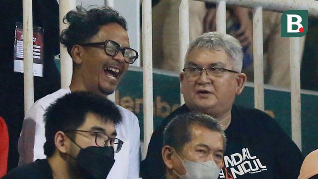Foto: Momen Bung Ferry dan Herru Joko Satu Tribun Dukung Timnas Indonesia, Penyejuk Jelang Laga Persib Vs Persija di BRI Liga 1