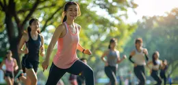 Di tengah gaya hidup yang semakin dinamis, smartwatch bukan lagi sekadar aksesori canggih di pergelangan tangan. Perempuan aktif masa kini membutuhkannya sebagai alat bantu untuk memahami tubuh mereka secara lebih dalam—mulai dari kualitas tidur, tingkat stres, hingga performa saat berolahraga.  (foto/dok: freepik)