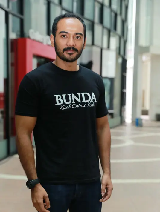 "Saya mempunyai latar belakang yang sama dengan film Bunda: Kisah Cinta 2 Kodi. Bahkan apapun rintangan yang kita hadapi ke depannya memang bisa kita pecahkan jika kita mau," tutupnya. (Adrian Putra/Bintang.com)