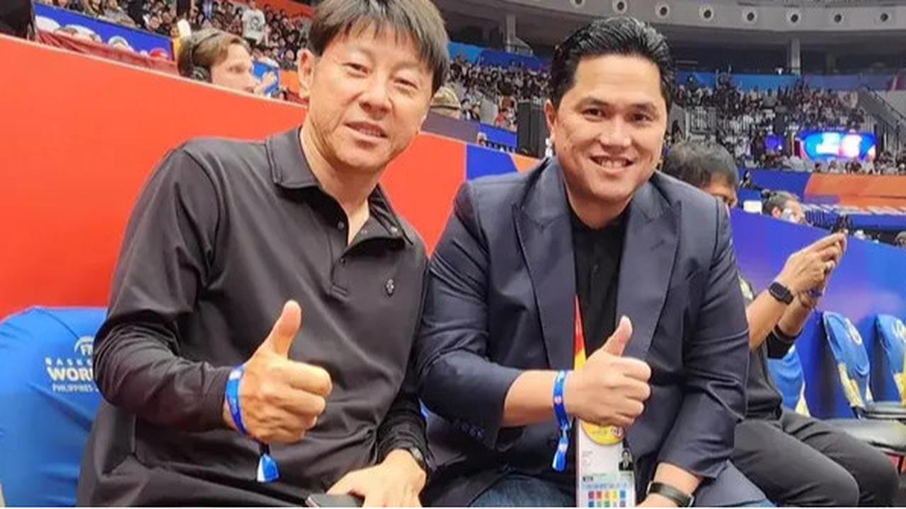 VIDEO: Senyum Erick Thohir Ditanya Pengganti STY Pernah Latih MU, Bakal Ketemu Prabowo