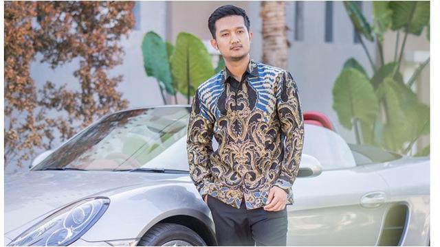 10 Potret Rumah Tom Liwafa, Mewah dan Punya Garasi Bak Showroom Mobil