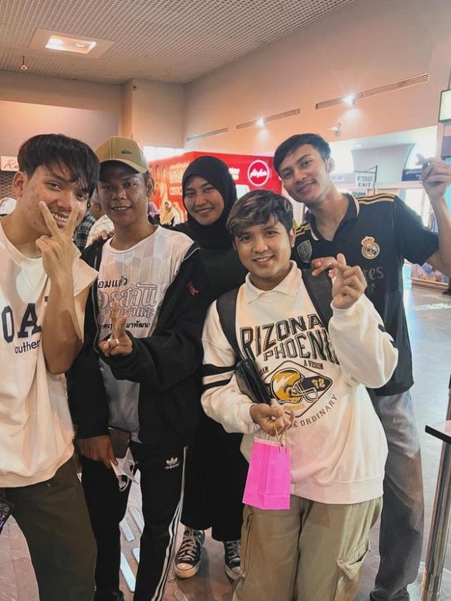 Potret Jirayut dan keluarga (Sumber: Instagram/jirayutdaa4official)