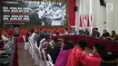 Pertemuan antara PDIP dengan Pasukan Adat Nusantara Indonesia (PANI) di Kantor Pusat PDIP, Menteng, Jakarta, Rabu (13/2). PANI minta dukungan atas penetapan Hari Adat Indonesia yang sedang diajukan pada pemerintah Joko Widodo. (Liputan6.com/Faizal Fanani)