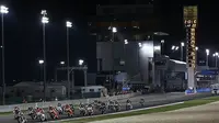 Beberapa pebalap MotoGP keberatan dengan ide balapan seri pembuka musim 2017 di Sirkuit Losail, Qatar, tetap digelar meski turun hujan. (Motorsport)