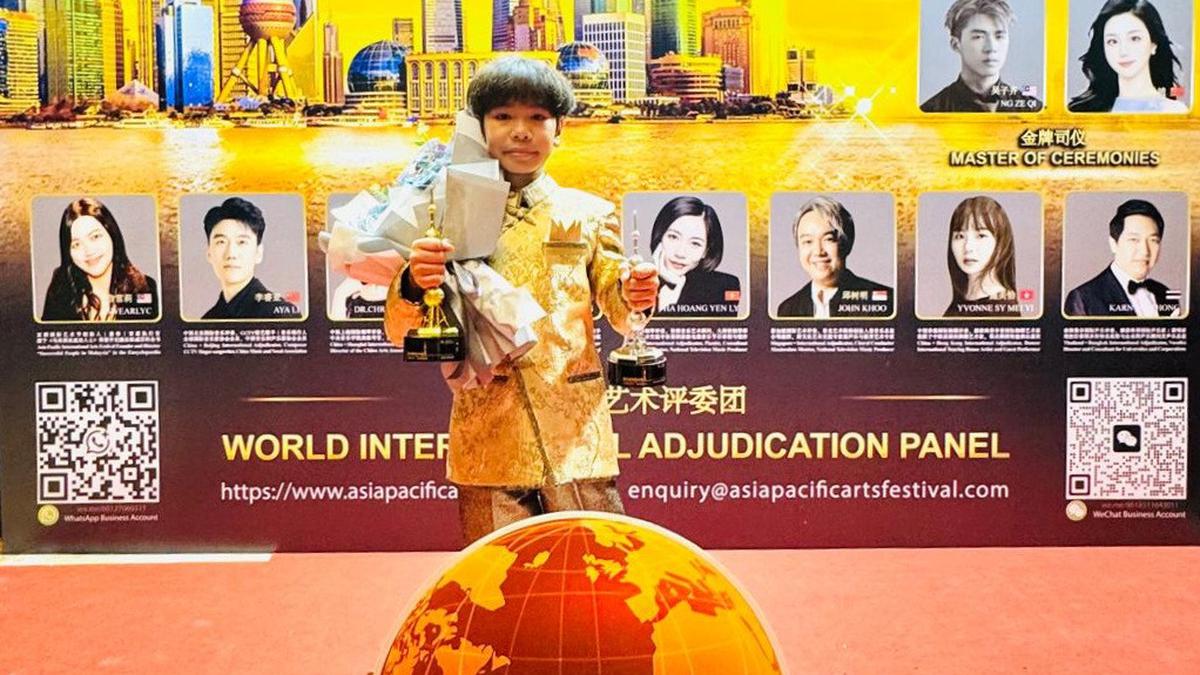 Penyanyi Yerachmiel Asher Wilbart Raih 2 Penghargaan Asia Pacific International Arts Festival 2025