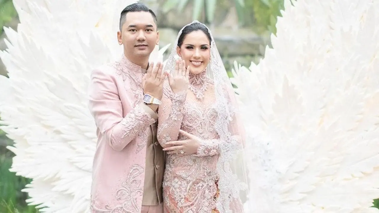7 Momen Pernikahan Sally Adelia 'Girls Squad', Berkonsep Garden Party