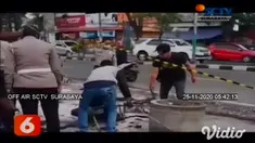 Kobaran api disertai ledakan beberapa kali berasal dari sebuah kios bensin dan tambal ban di Gresik, Jawa Timur. Diduga kebakaran terjadi karena bensin tumpah dan menyambar tungku pemanas tambal ban. Satu unit motor hangus terbakar.