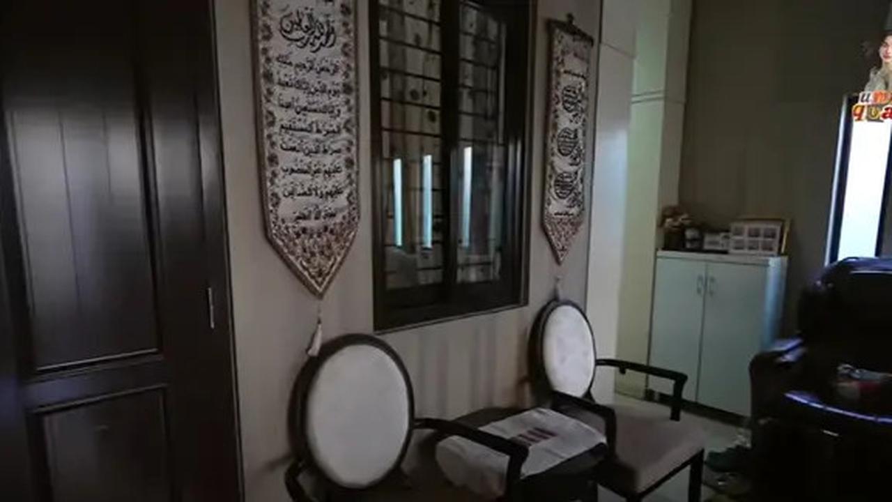 Tinggal di Gang Sempit, Intip Foto Ruang Tamu Sederhana Rumah Ayu Ting Ting