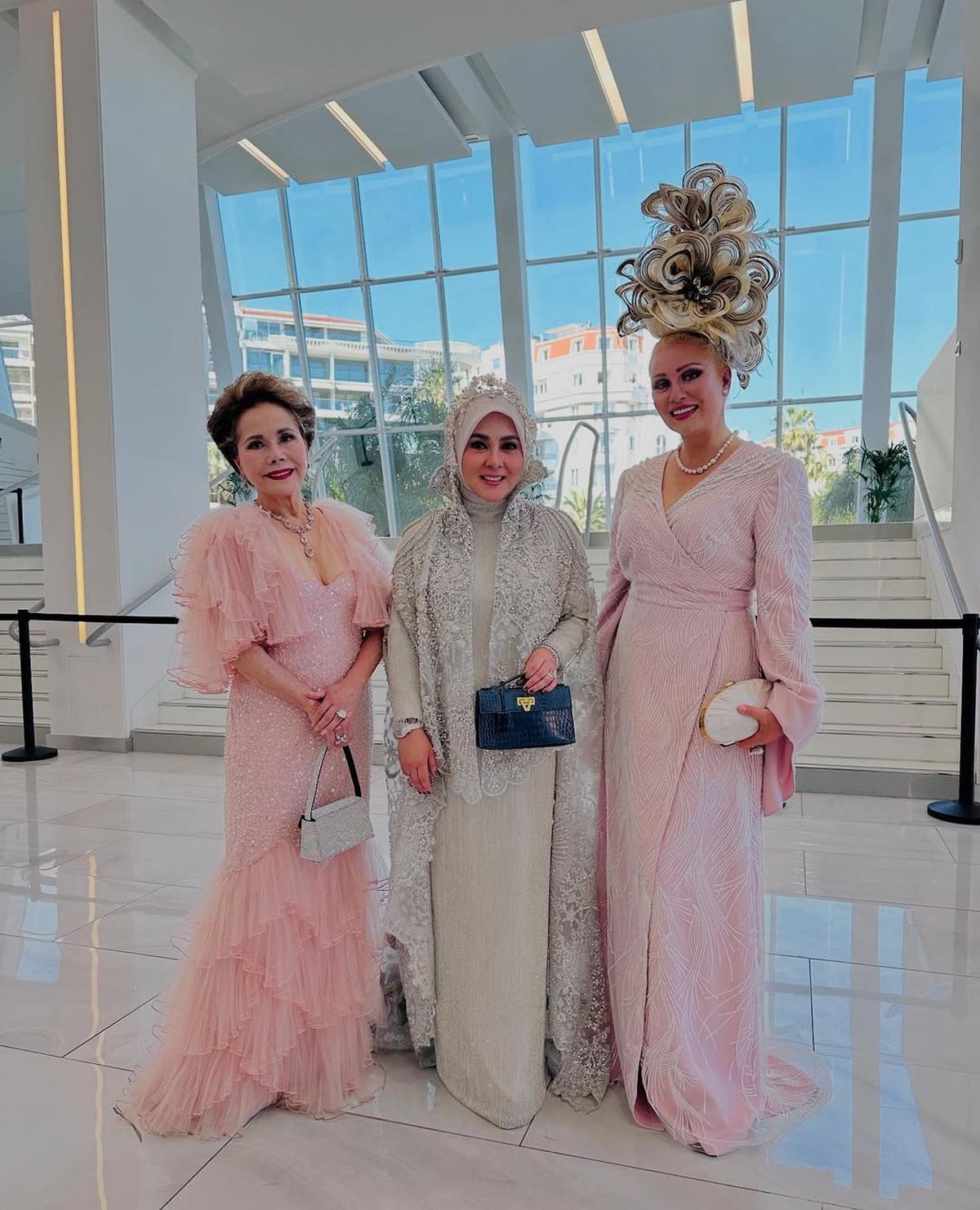 Potret Cantik Istri Presiden Soekarno di Karpet Merah Festival Film Cannes 2025, Tampil Anggun Pakai Gaun Merah Muda